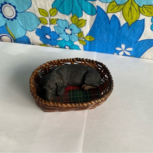 Vintage Sandicast Little Snoozers puppy dog figurine with basket - Picture 2 of 6